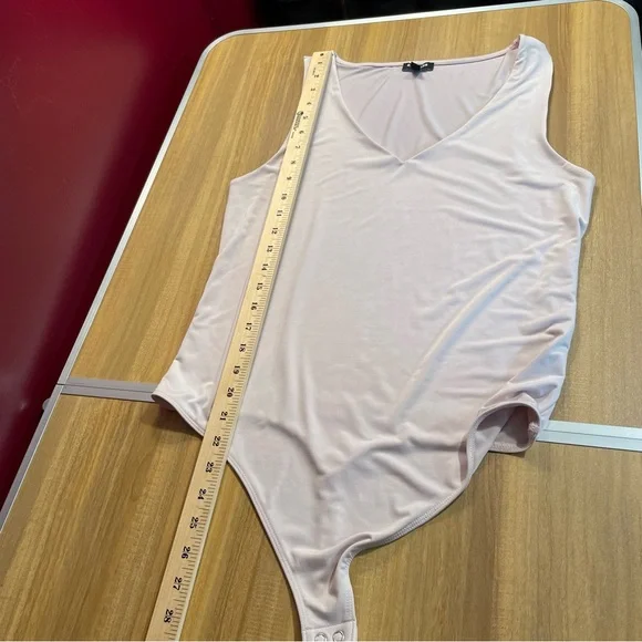 Express Ivory/pink V-Neck Bodysuit - Picture 4 of 6